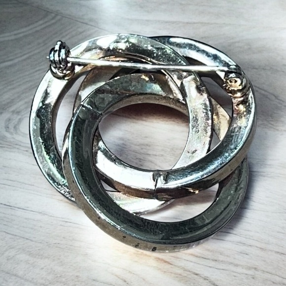 Vintage Gold Tone Circle Interlocking Brooch - Picture 2 of 2